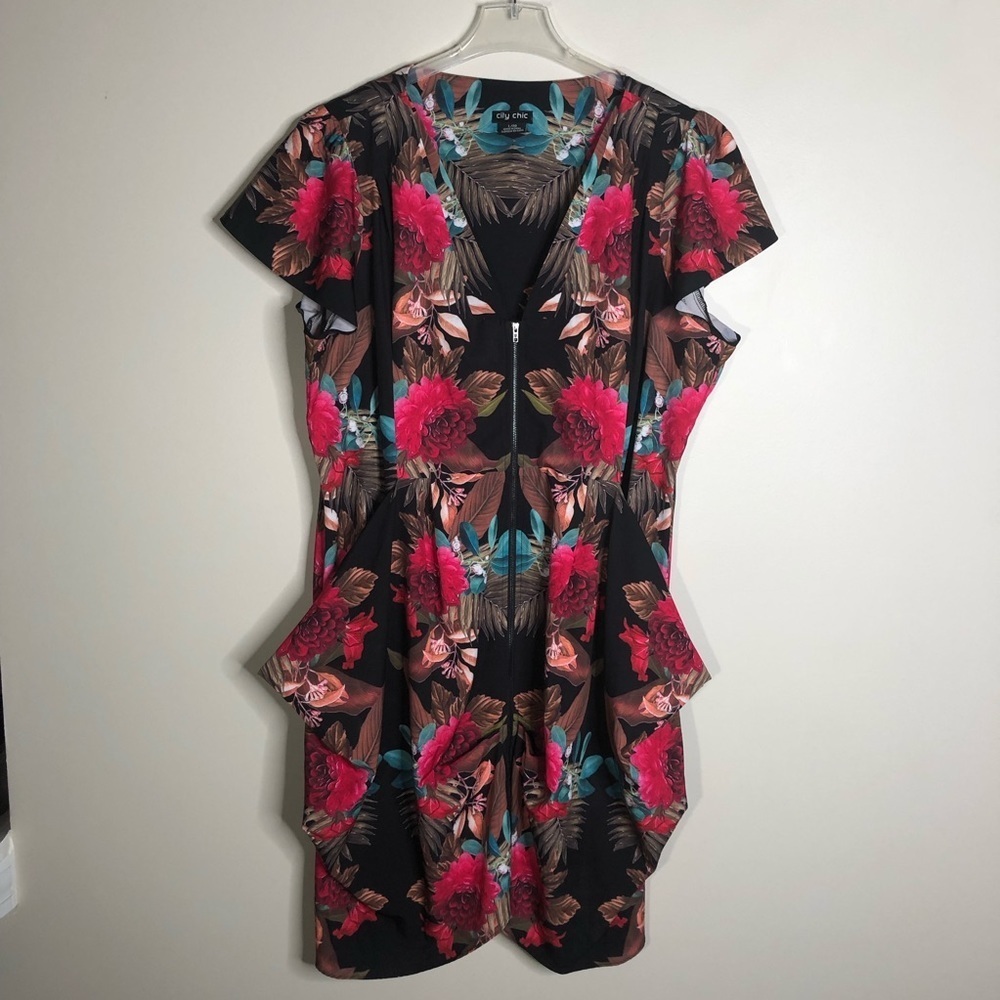 City Chic Floral Dress Zipper in Front and Ruching SZ L/20.